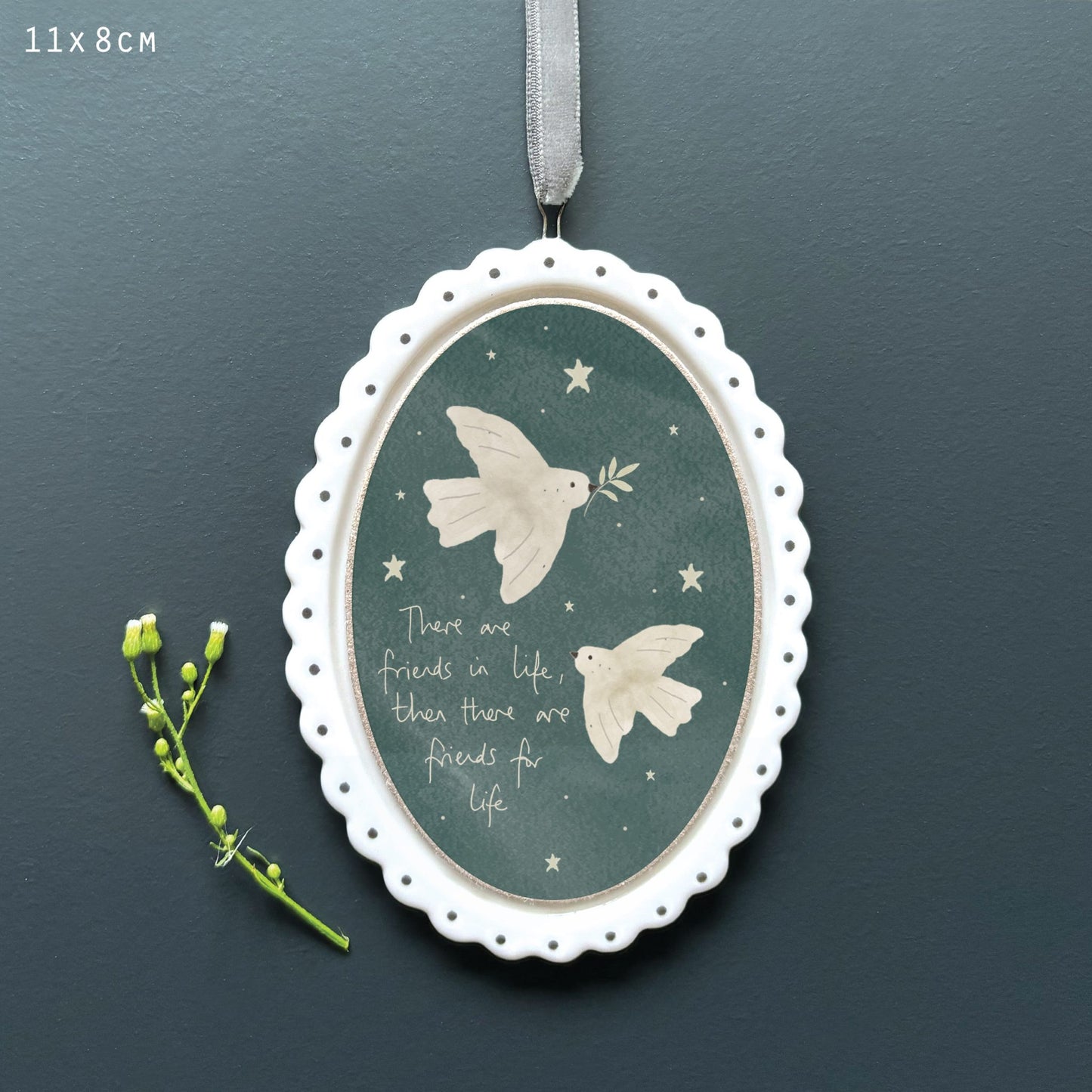 There Are Friends in Life Scallop Oval Frame