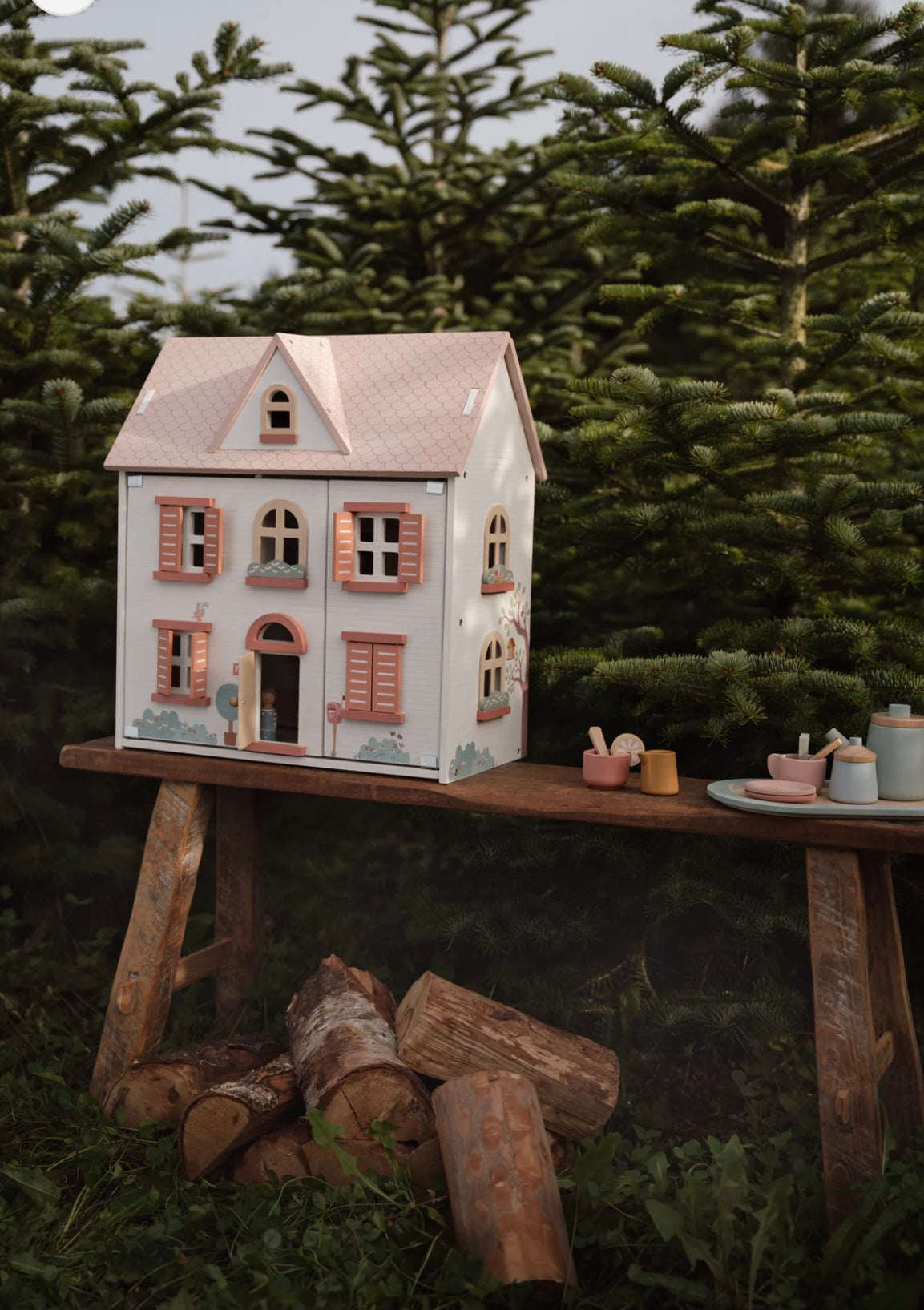 Wooden Dollhouse Medium FSC