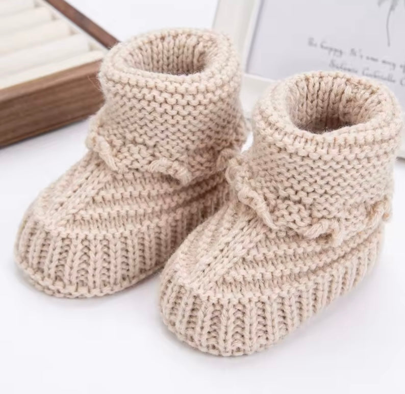 Knitted beige booties