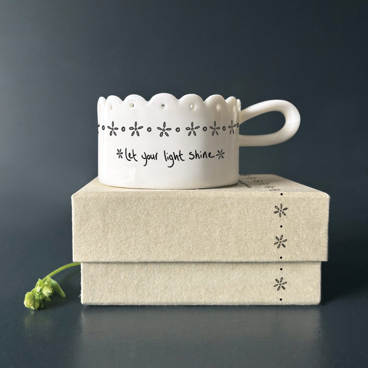 Handled tea light holder